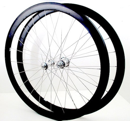 Joe’s Carbon tubbies – 1310g with White Industries hubs.