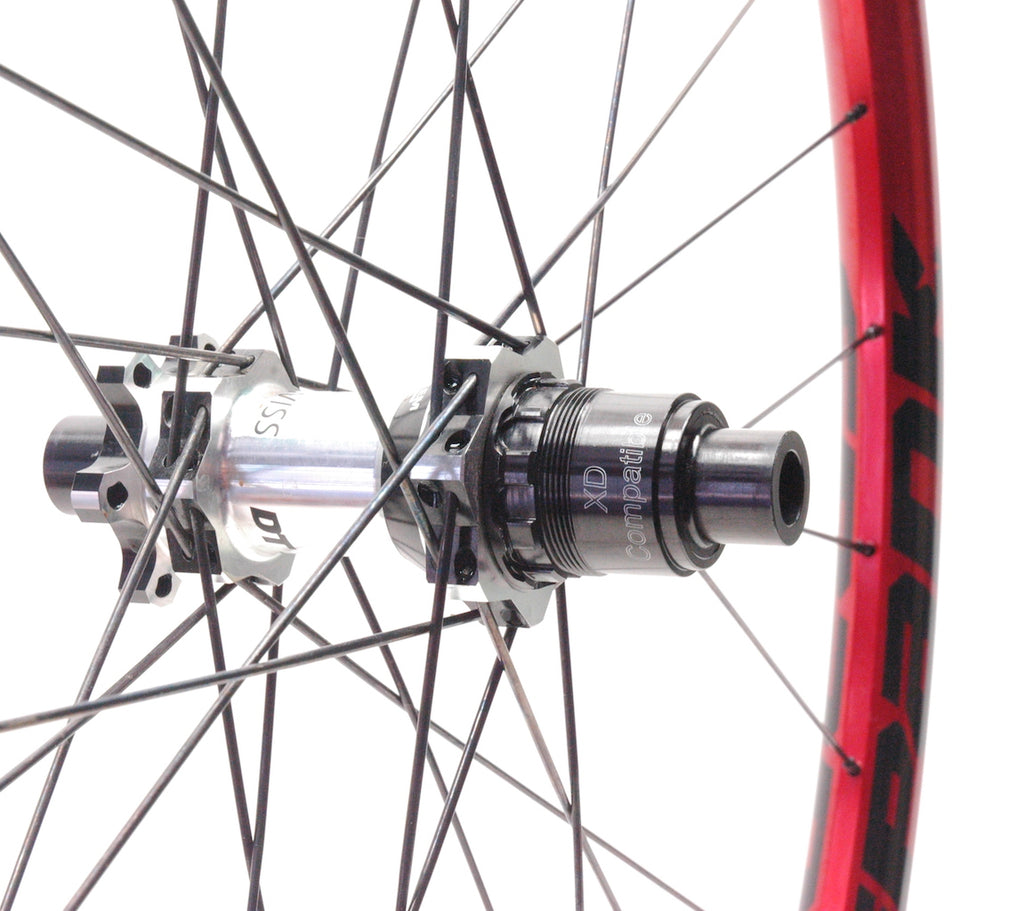 Marcos smashed DT Swiss M1700 rim repair - red Spank Oozy Trail 295